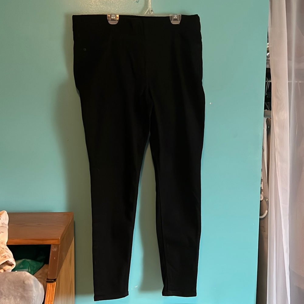 Old Navy Black skinny Jeggings